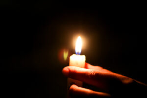 Зажженная свеча - признак света в душе